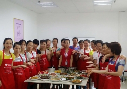 南寧月嫂娘子軍家政致：愛(ài)美的寶媽們，春節(jié)不增重你得這樣吃哦！